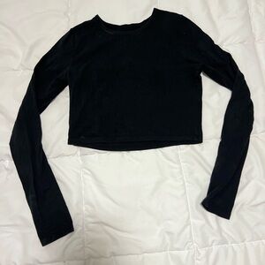 Classic Black Long-Sleeve Crop Top - Hollister